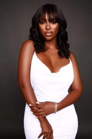 Perruque prête-à-porter Essenza Brazil Wave Noir Naturel 16" avec frange – 100% Natural Brazilian Wavy