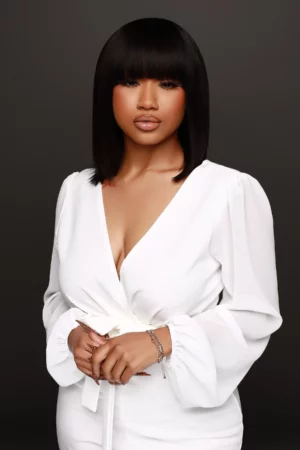 Perruque GlowForLess à frange prête-à-porter Lisse Noir Naturel 12" – 100% Human Hair